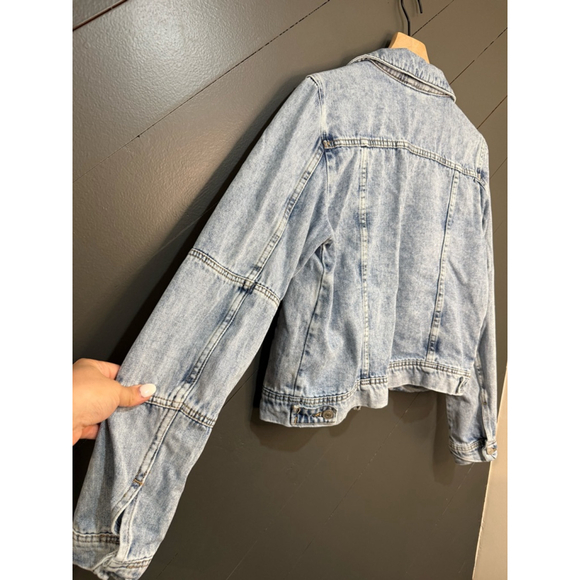 Free People Rumors Denim Jacket Medium Light Wash Distress Cropped Jean Trucker - Picture 8 of 9